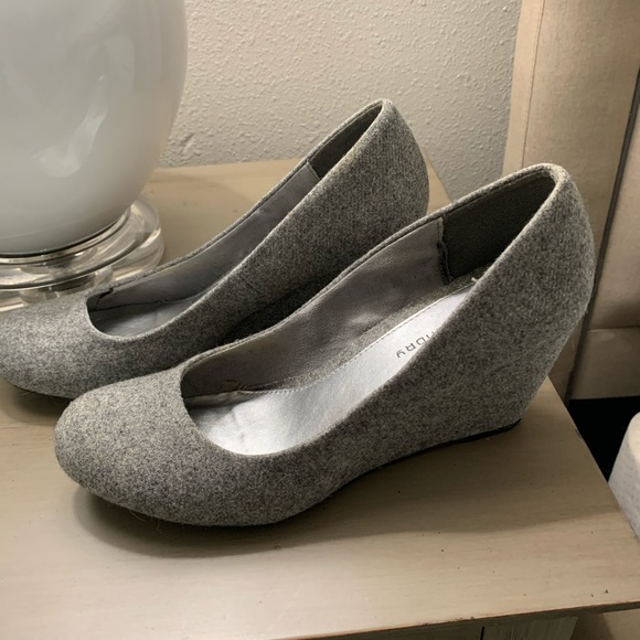 CL by Chinese laundry gray flannel wedges size 8.5 - Picture 2 of 8
